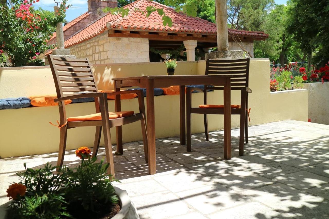 Studio Apartments & Rooms Lela, Sipan Island Šipanska Luka Dış mekan fotoğraf