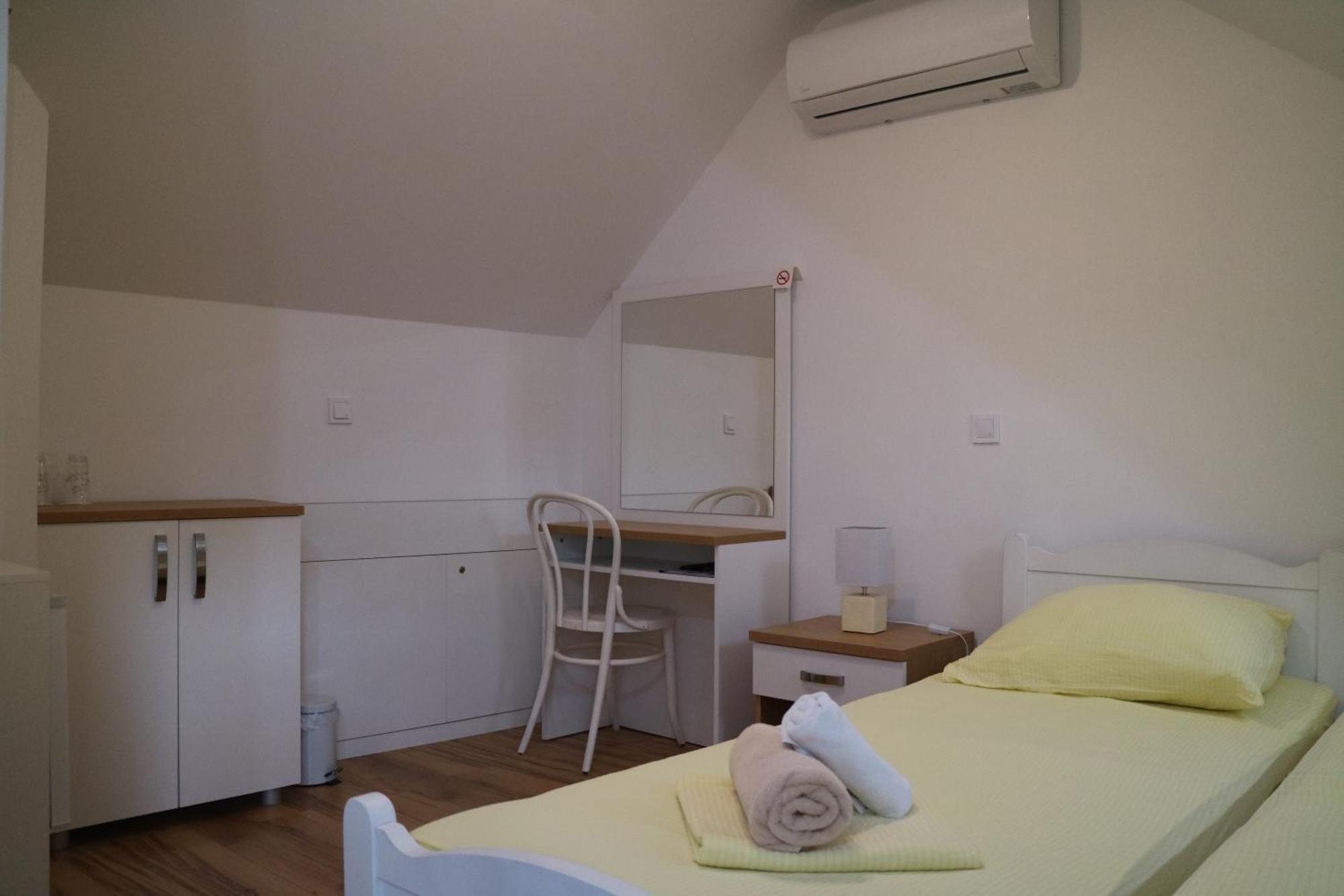 Studio Apartments & Rooms Lela, Sipan Island Šipanska Luka Dış mekan fotoğraf